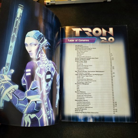TRON 2.0 for PC original 2004 manual, highly collectible, incl. quick-ref card! - Picture 2 of 7